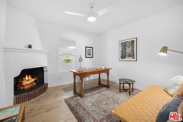 $1,078,000 | 2400 West 74th Street, Los Angeles, CA 90043