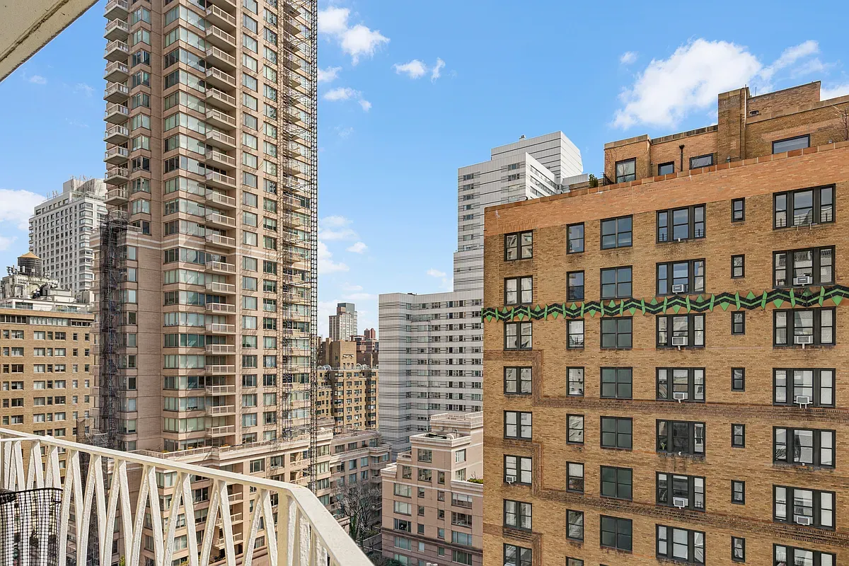 $455,000 | 1160 3rd Avenue, Unit 15F | Lenox Hill