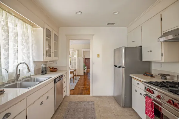 $2,495,000 | 3746 Ocean View Avenue, Los Angeles, CA 90066