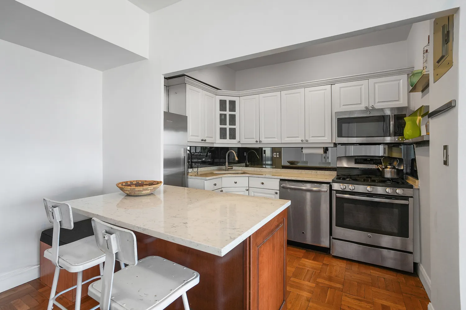 $850,000 | 201 East 21st Street, Unit 20G | Gramercy