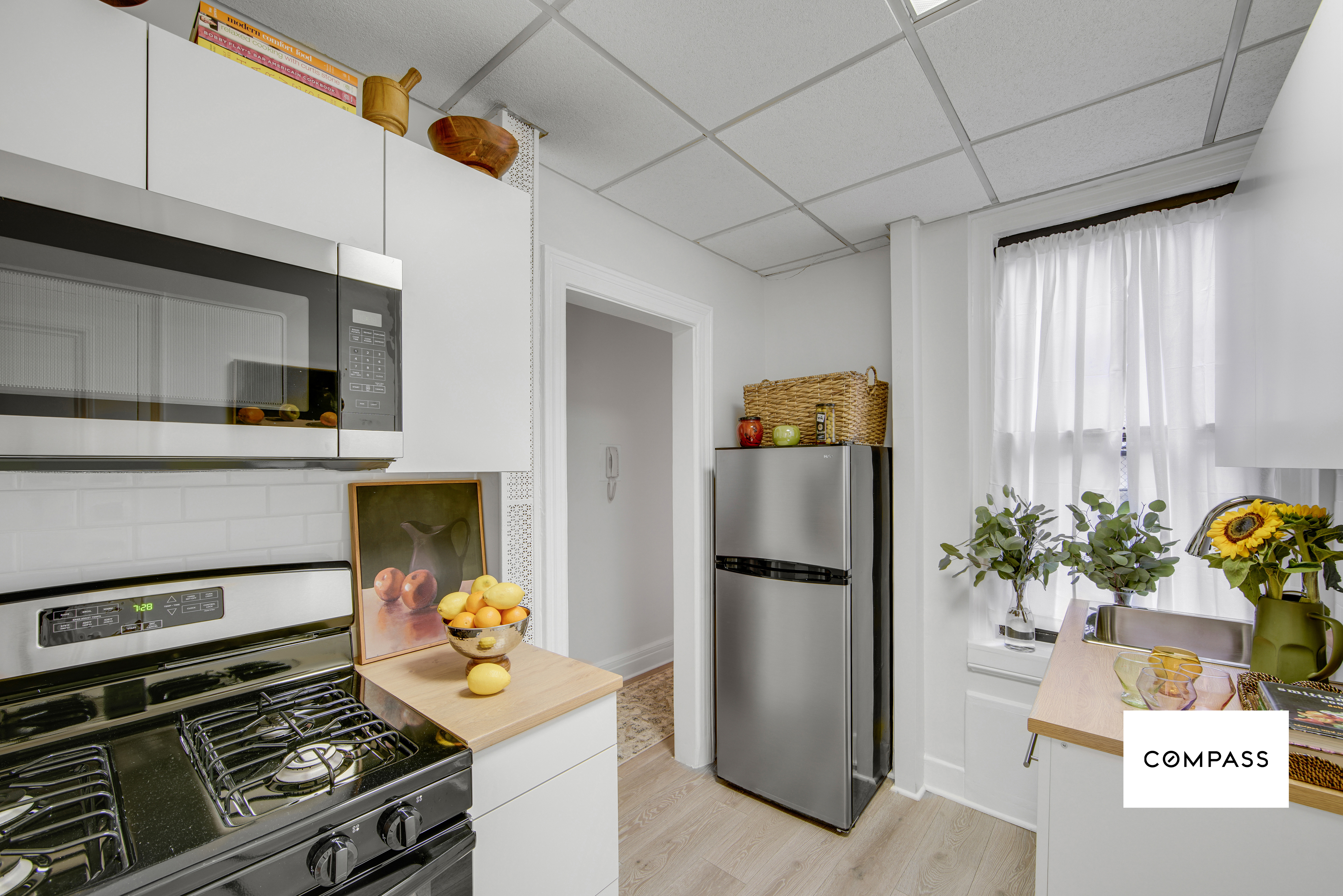 124 East 84th Street, Unit 1D Manhattan, NY 10028 - Photo 9 of 14 a kitchen with a stove and a refrigerator