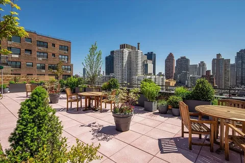 $695,000 | 440 East 79th Street, Unit 12H | Upper East Side