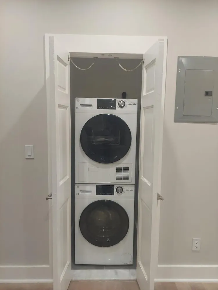 $3,350 | 45 Argyle Road, Unit 1B | Caton Park