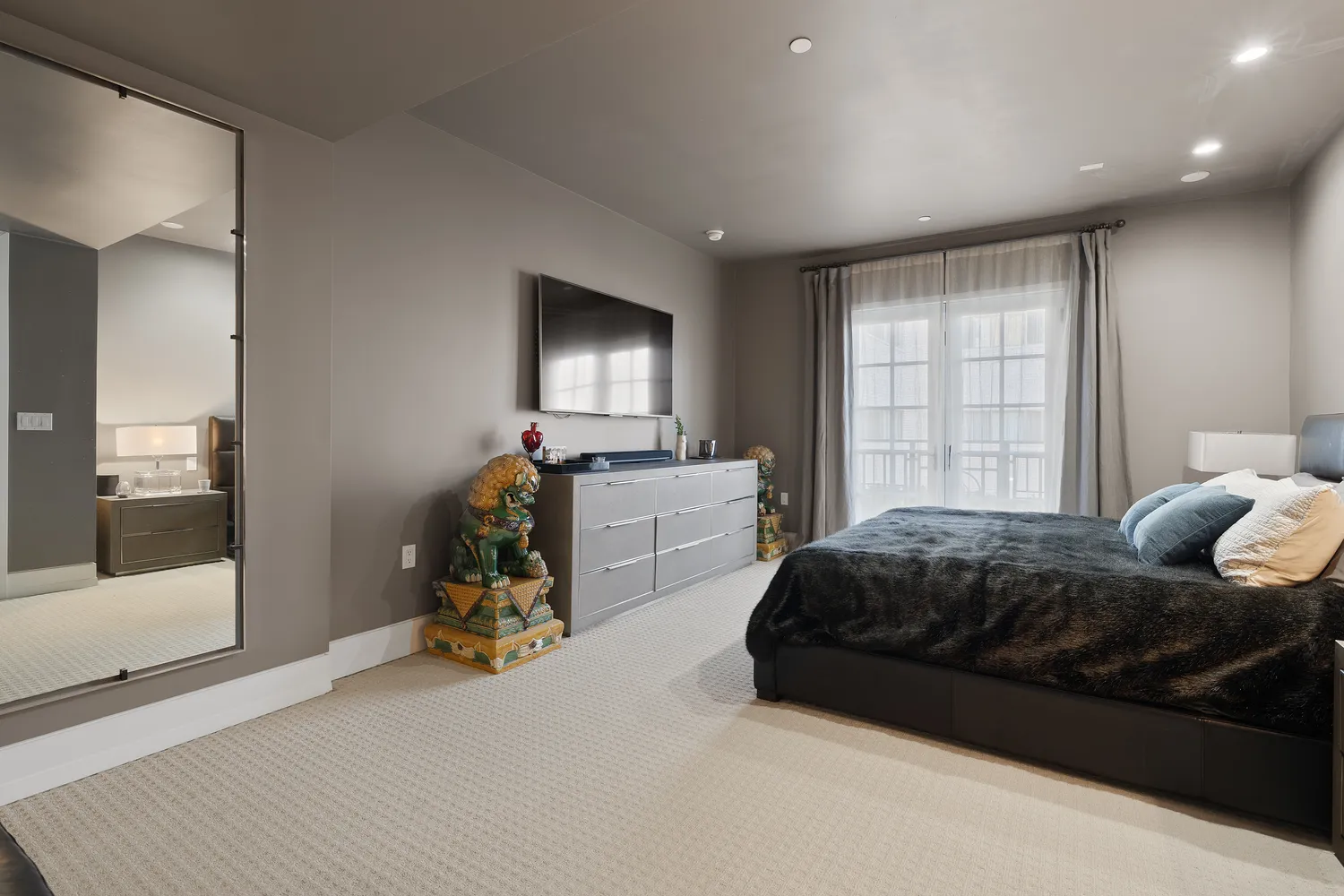 $1,599,990 | 225 South Hamilton Drive, Unit 107, Beverly Hills, CA 90211