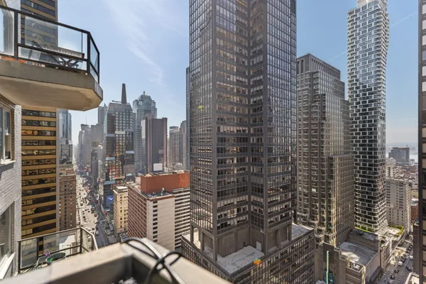 $5,750 | 159 West 53rd Street, Unit 31F | Midtown Central