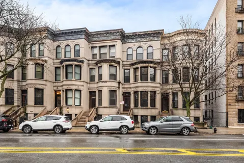 a building with lots of cars parked in front of it