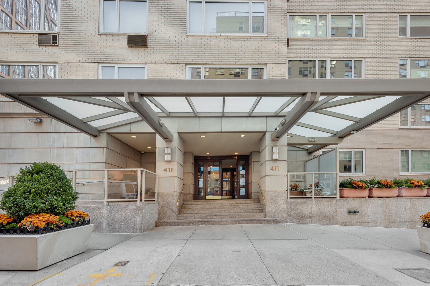411 East 53rd Street, Unit 8C Manhattan, NY 10022 - Photo 9 of 10 a view of a building with sitting area