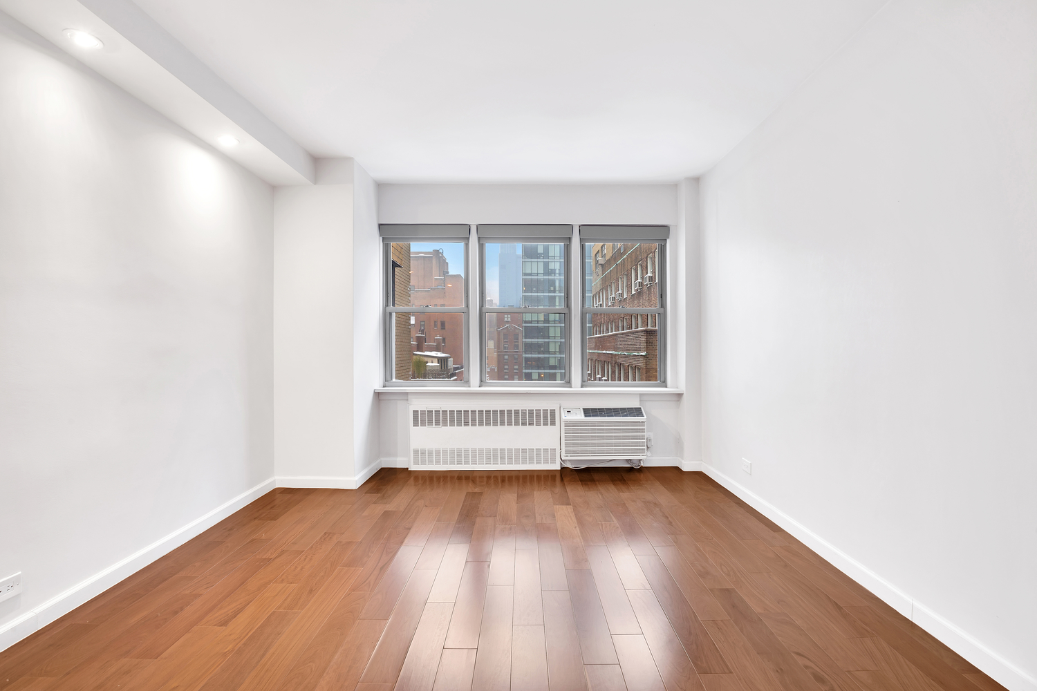 155 East 38th Street, Unit 17D Manhattan, NY 10016 - Photo 5 of 8