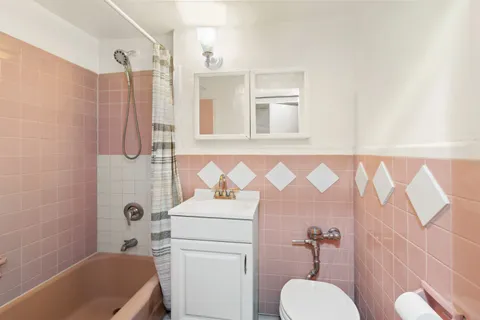 $299,000 | 649 2nd Avenue, Unit 4G | Murray Hill