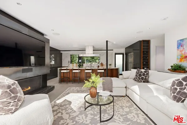 $4,695,000 | 10558 Fontenelle Way, Los Angeles, CA 90077