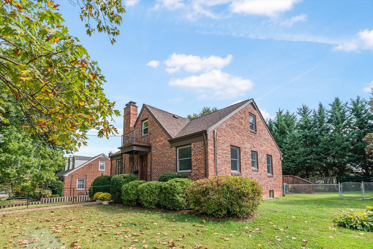 1902 Rookwood Road Silver Spring, MD 20910 - Photo 3 of 36 a front view of a house with garden