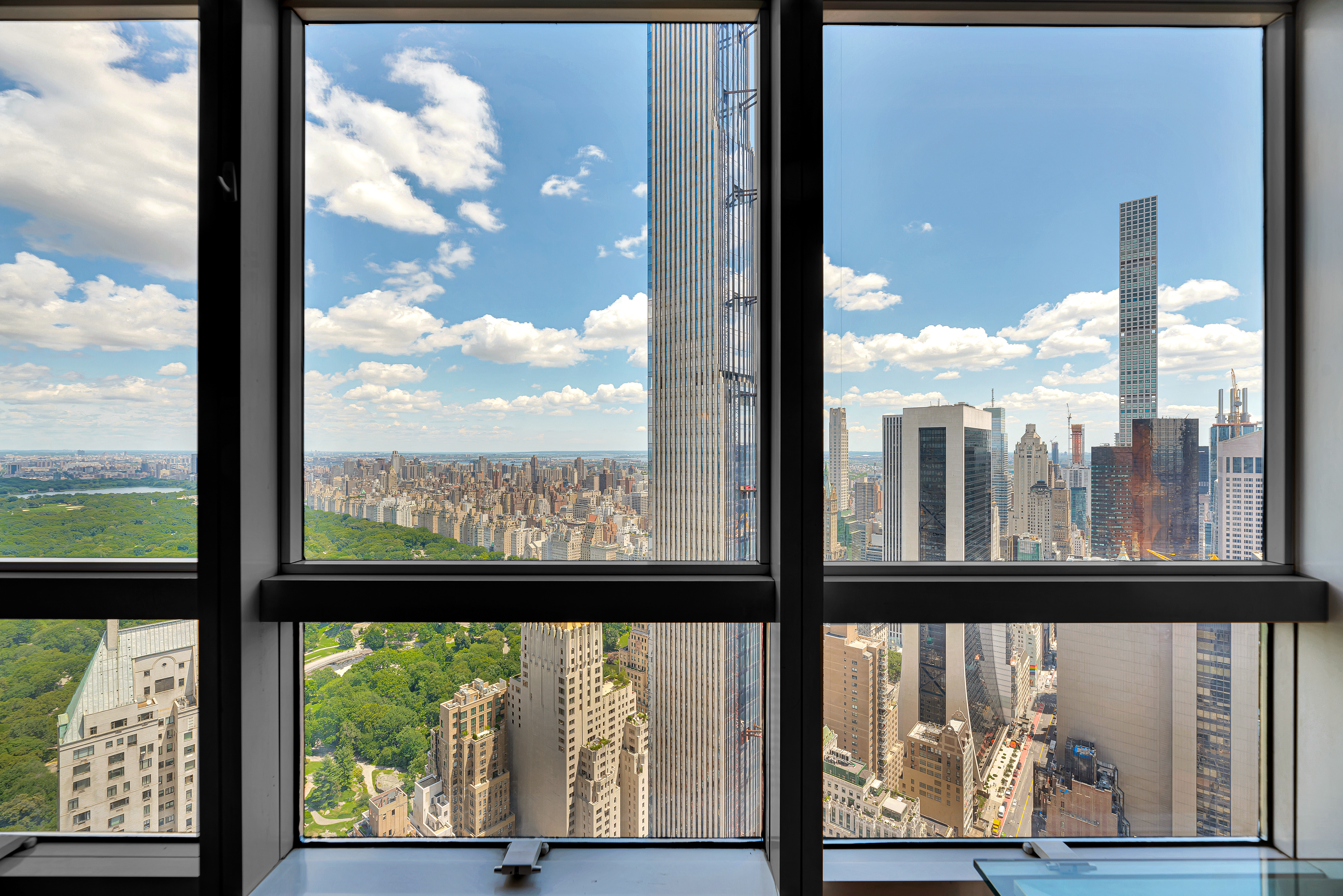 146 West 57th Street, Unit 67B Manhattan, NY 10019 - Photo 2 of 10