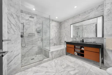 $1,699,000 | 75 Wall Street, Unit 22O | Financial District