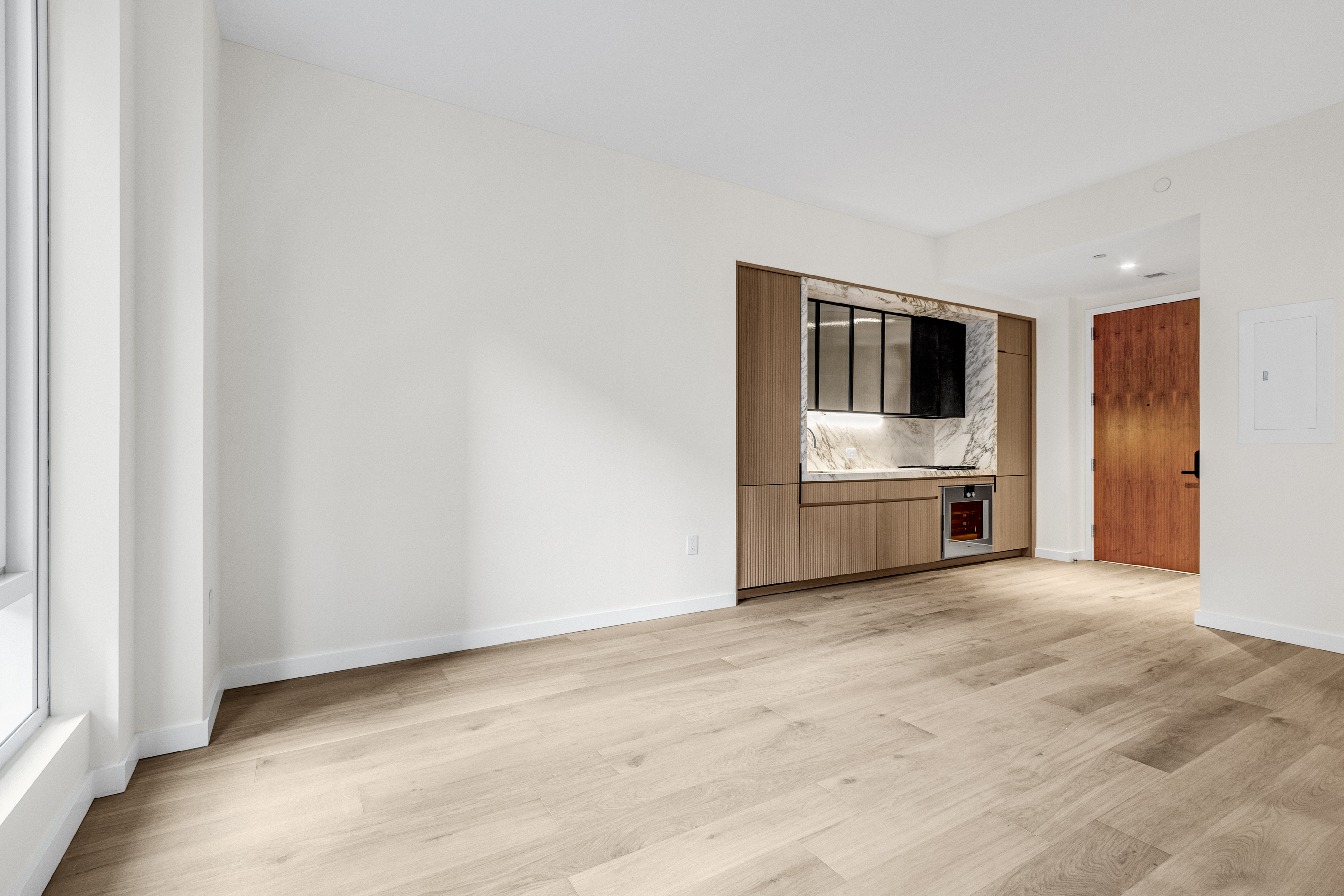 135 East 47th Street, Unit 16F Manhattan, NY 10017 - Photo 2 of 13