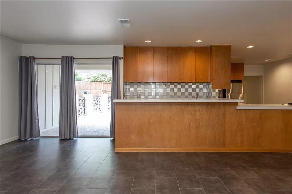 616 Edgefield Road Fort Worth, TX 76107 - Photo 16 of 35