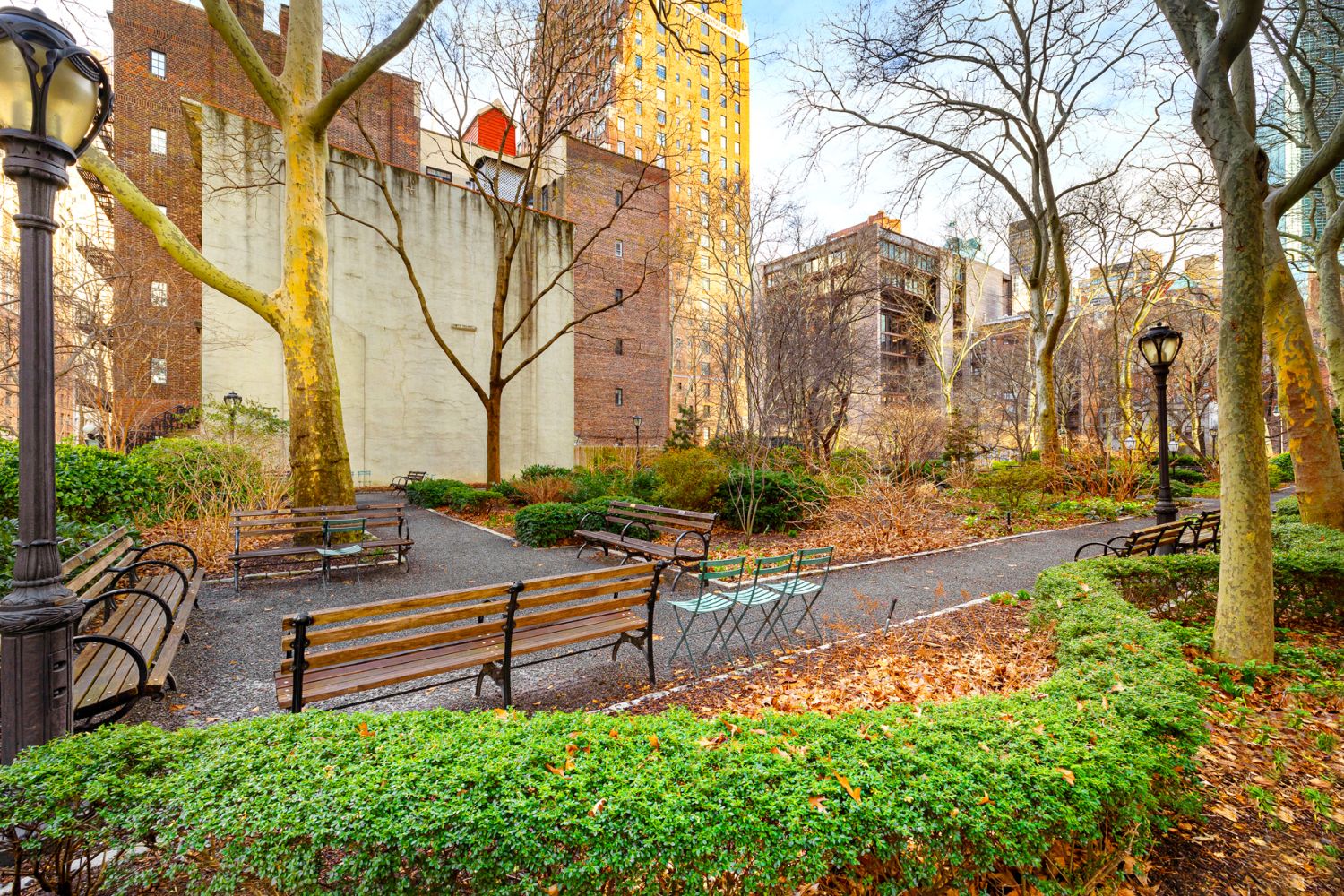 2 Tudor City Place, Unit 7FS Manhattan, NY 10017 - Photo 7 of 9 a house view with sitting space and garden view