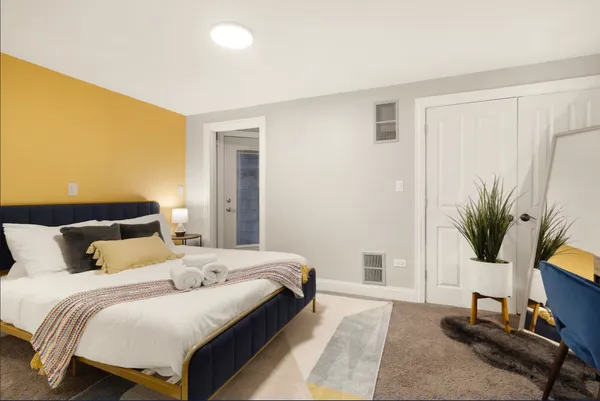 $5,000 | 1727 North Clybourn Avenue, Unit 1, Chicago, IL 60614