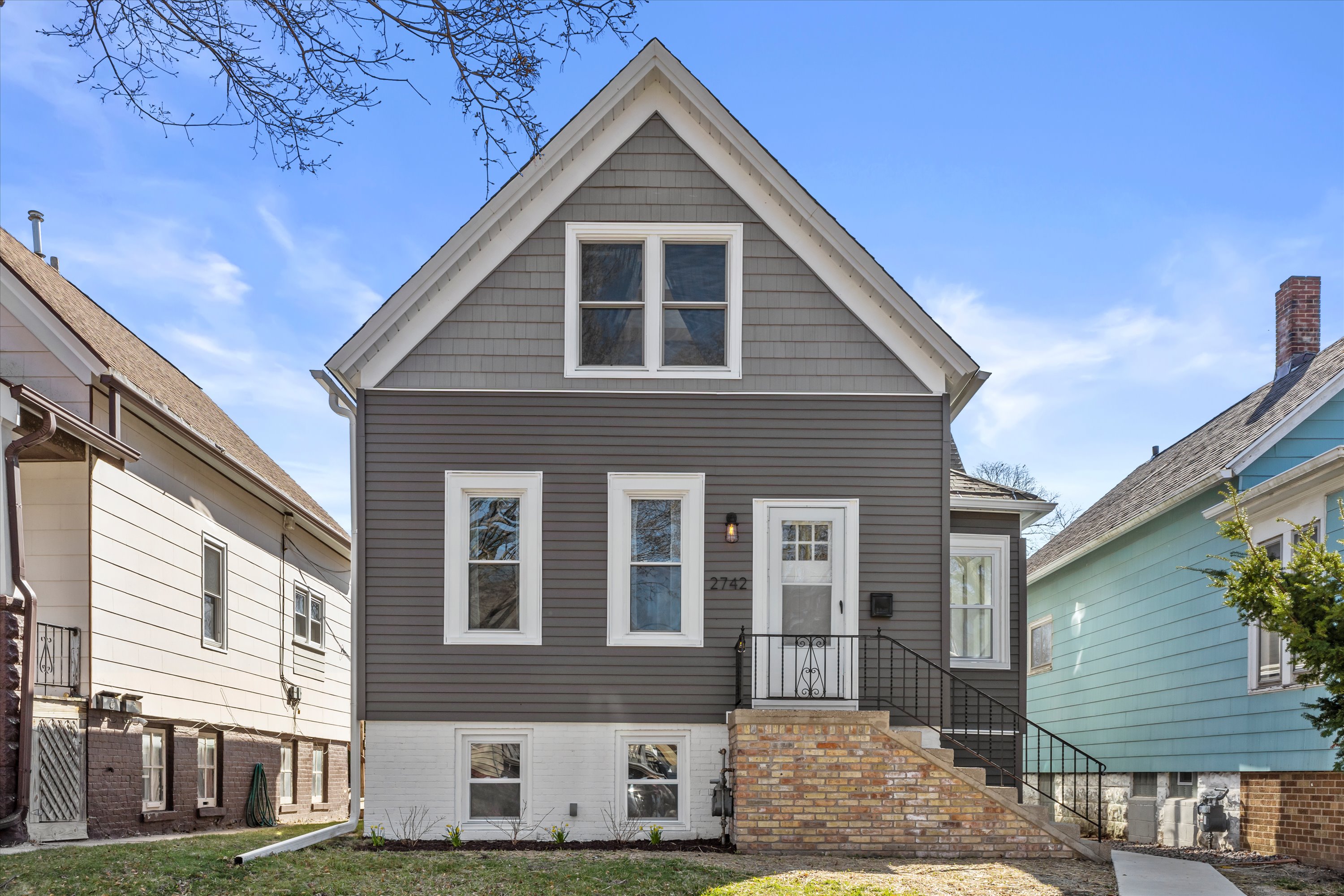 2742 South Greeley Street Milwaukee, WI 53207 - Photo 1 of 29