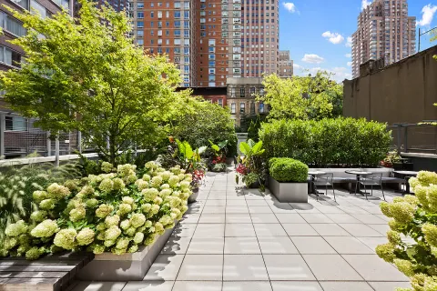 $1,100,000 | 310 West 52nd Street, Unit 18C | Hell's Kitchen