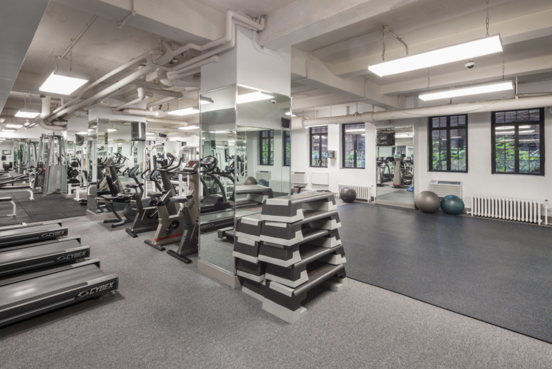 320 East 42nd Street, Unit 707 Manhattan, NY 10017 - Photo 7 of 10