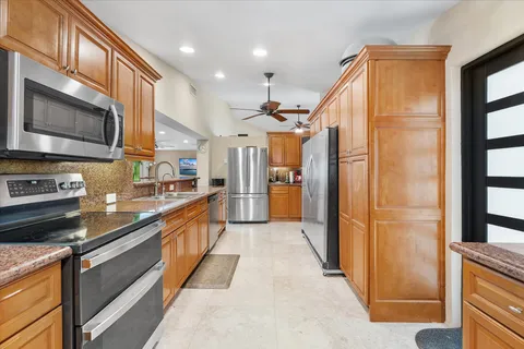 $2,295,000 | 2531 Northeast 195th Street, Miami, FL 33180