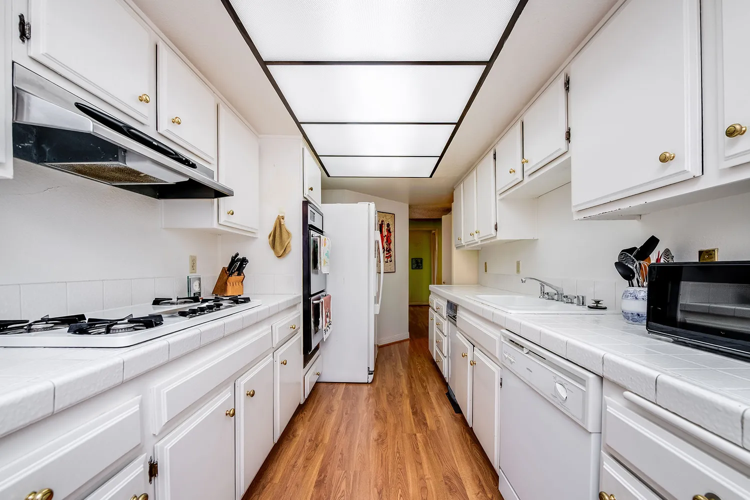 $849,000 | 10409 Riverside Drive, Unit 203, Toluca Lake, CA 91602