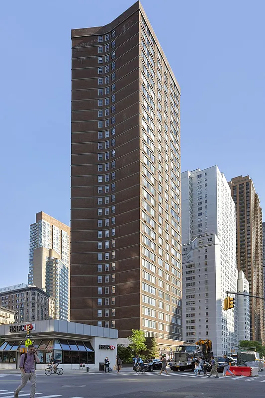 2025 Broadway, Unit 22B Manhattan, NY 10023 - Photo 11 of 12
