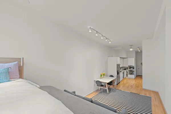 $4,450 | 23 Waverly Place, Unit 6M | Greenwich Village