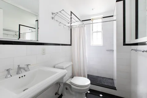 $2,600,000 | 25 5th Avenue, Unit 12F | Greenwich Village