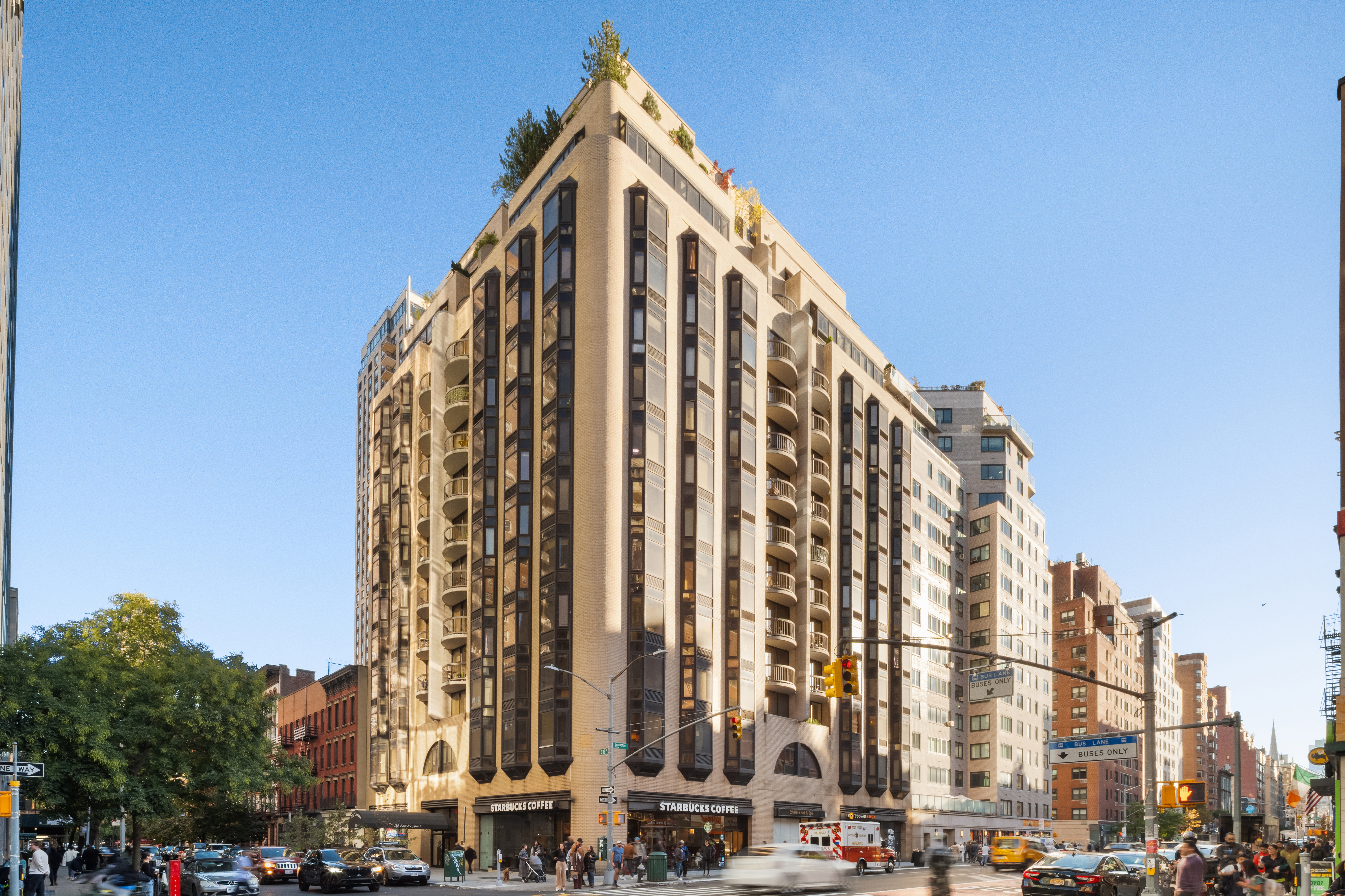 150 East 85th Street, Unit 3F Manhattan, NY 10028 - Photo 11 of 15 a view of a large building