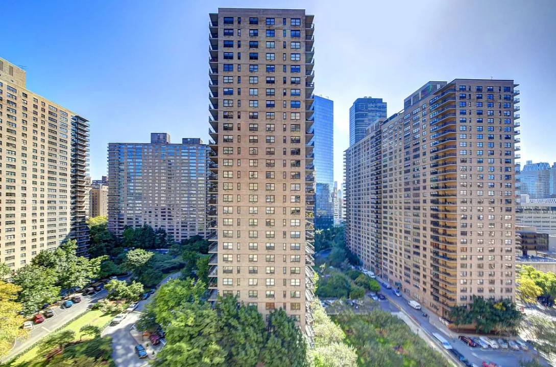 165 West End Avenue, Unit 20K Manhattan, NY 10023 - Photo 2 of 9 Gallery Image 2