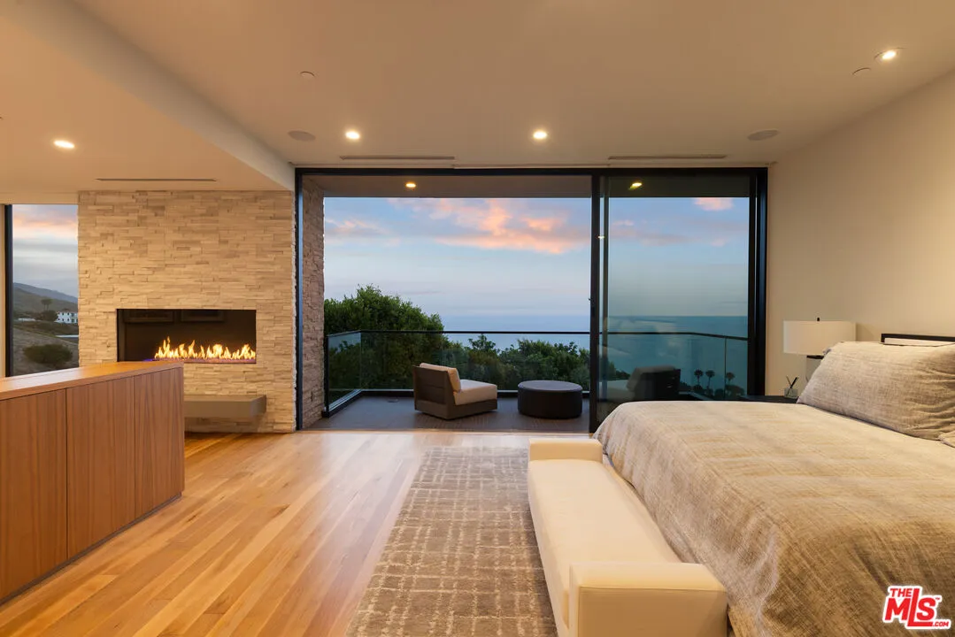 $18,950,000 | 32357 Pacific Coast Highway, Malibu, CA 90265