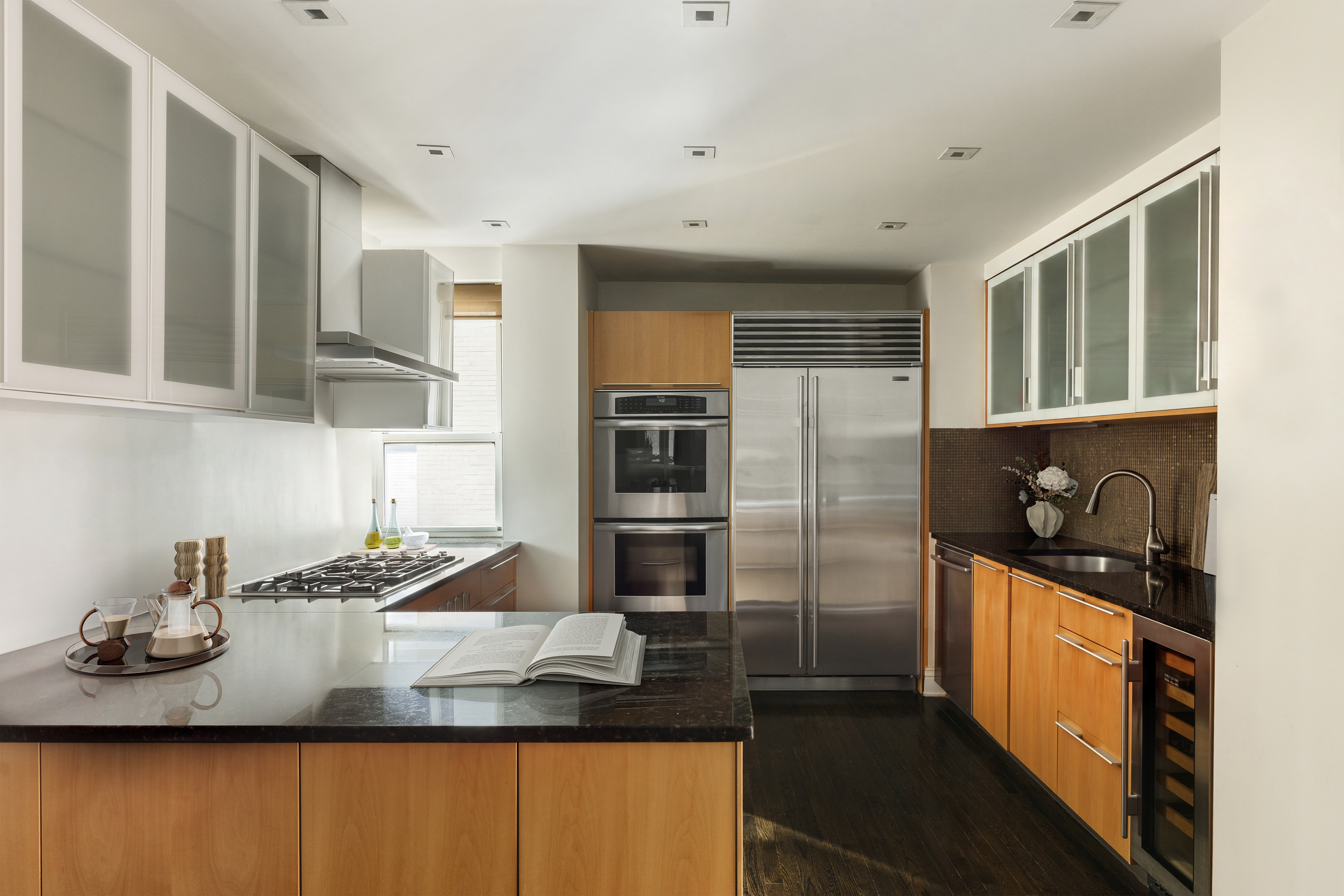 170 East 77th Street, Unit 6A Manhattan, NY 10075 - Photo 5 of 17 Gallery Image 5