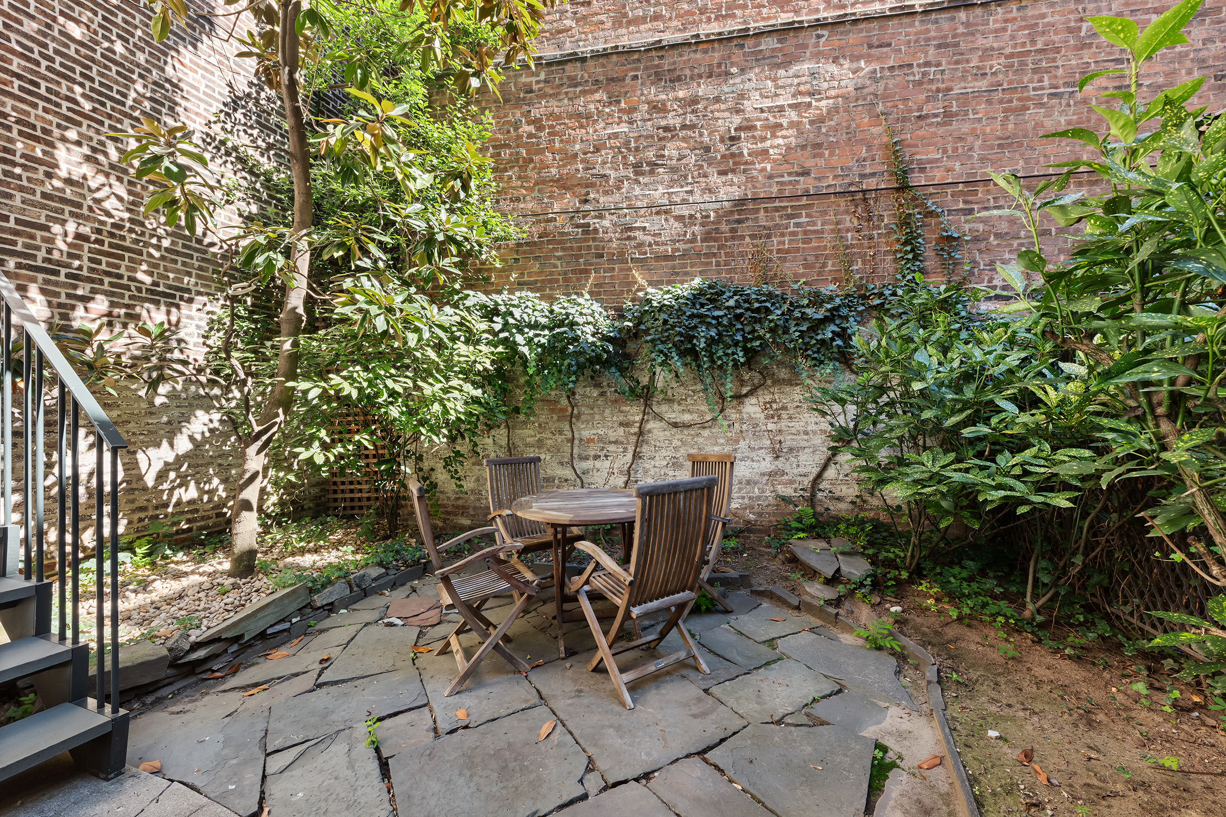 739 Washington Street Manhattan, NY 10014 - Photo 10 of 17