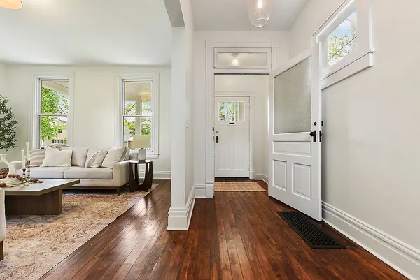 $650,000 | 526 10th Street, Oakmont, PA 15139