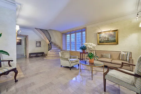 $2,485,000 | 161 East 79th Street, Unit 7B | Upper East Side