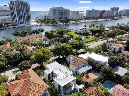 $6,350,000 | 5630 Pine Tree Drive, Miami Beach, FL 33140