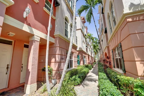 $575,000 | 1033 Northeast 17th Way, Unit 1201, Fort Lauderdale, FL 33304