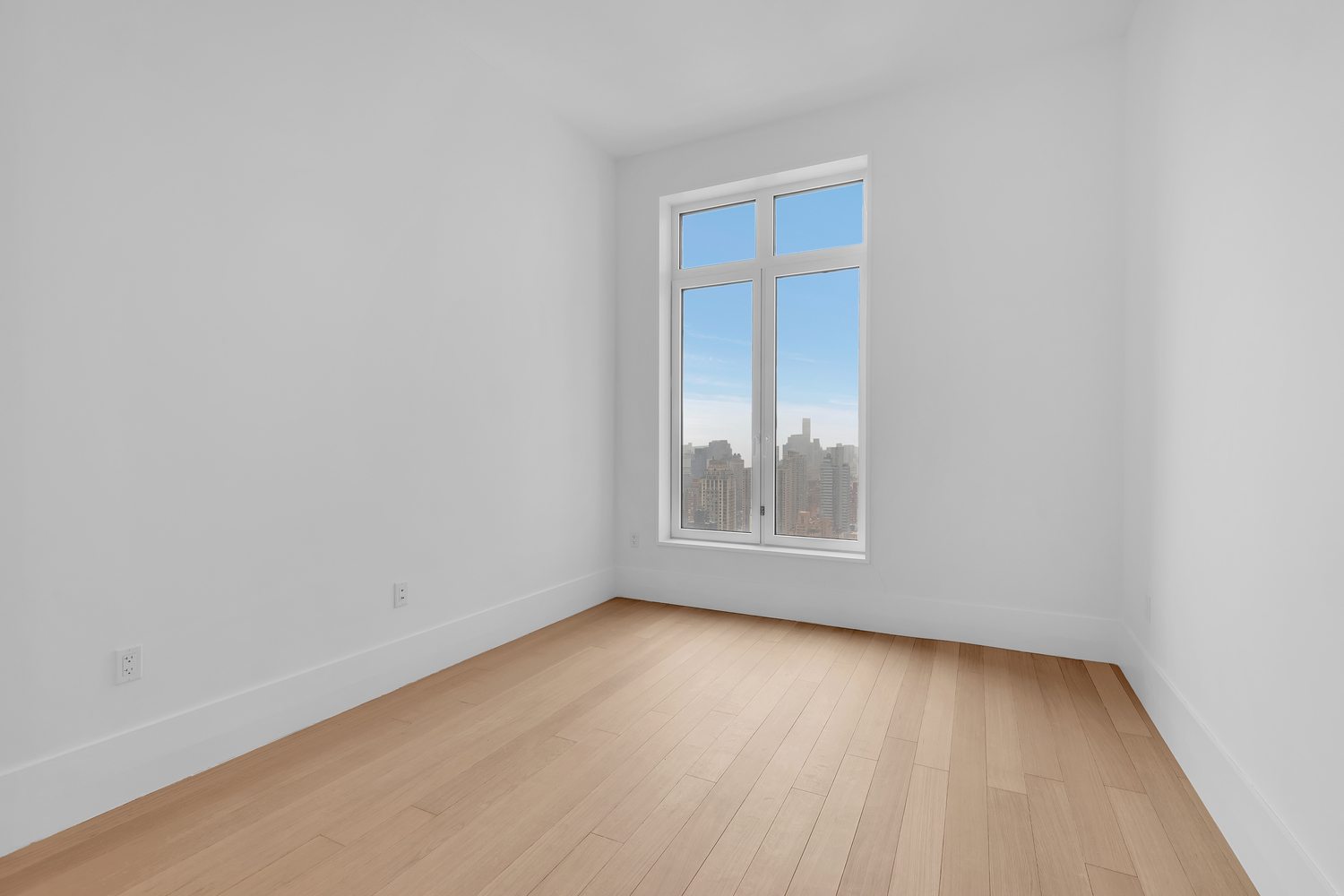 200 East 83rd Street, Unit 34A Manhattan, NY 10028 - Photo 15 of 34 an empty room with a window