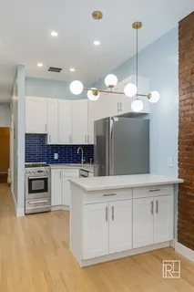 $455,000 | 152 East 83rd Street, Unit 1D | Upper East Side