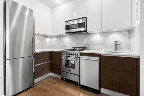 $700,000 | 11-35 45th Avenue, Unit 2H | Long Island City