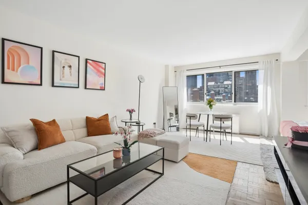 $515,000 | 401 East 65th Street, Unit 9C | Lenox Hill