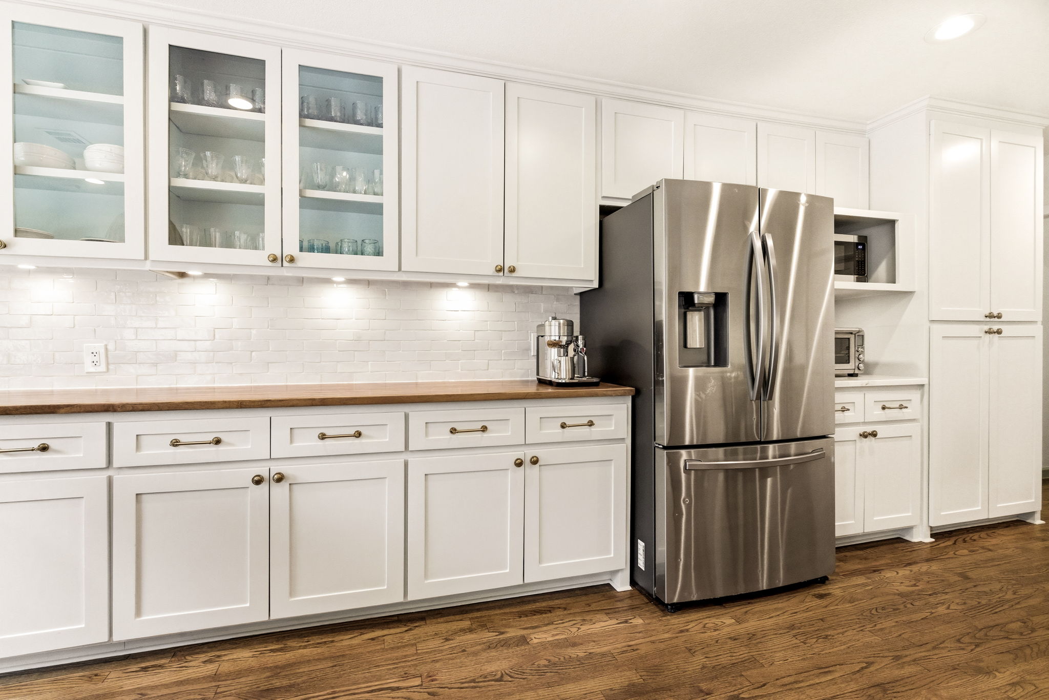 5765 Stonegate Road Dallas, TX 75209 - Photo 14 of 37 a kitchen with appliances cabinets and a counter top space