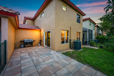 $400,000 | 1088 Via Jardin, Palm Beach Gardens, FL 33418