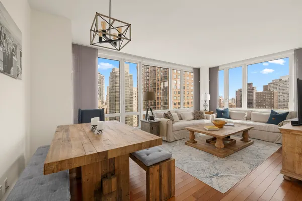 $1,995,000 | 250 East 53rd Street, Unit 2702 | Midtown East