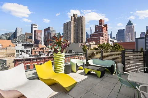 $2,075,000 | 540 West 49th Street, Unit PH3N | Hell's Kitchen
