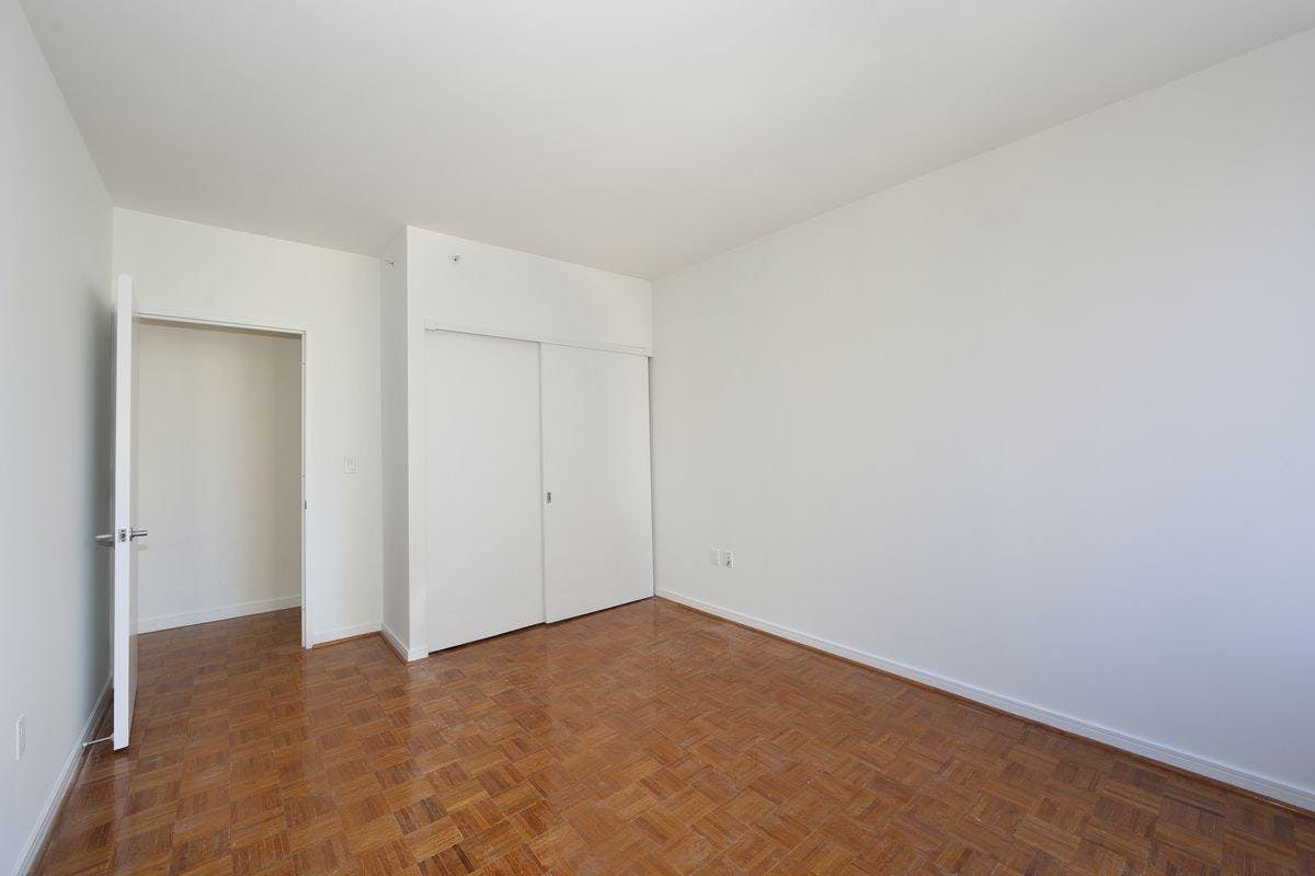 33 West End Avenue, Unit 20C Manhattan, NY 10023 - Photo 4 of 7