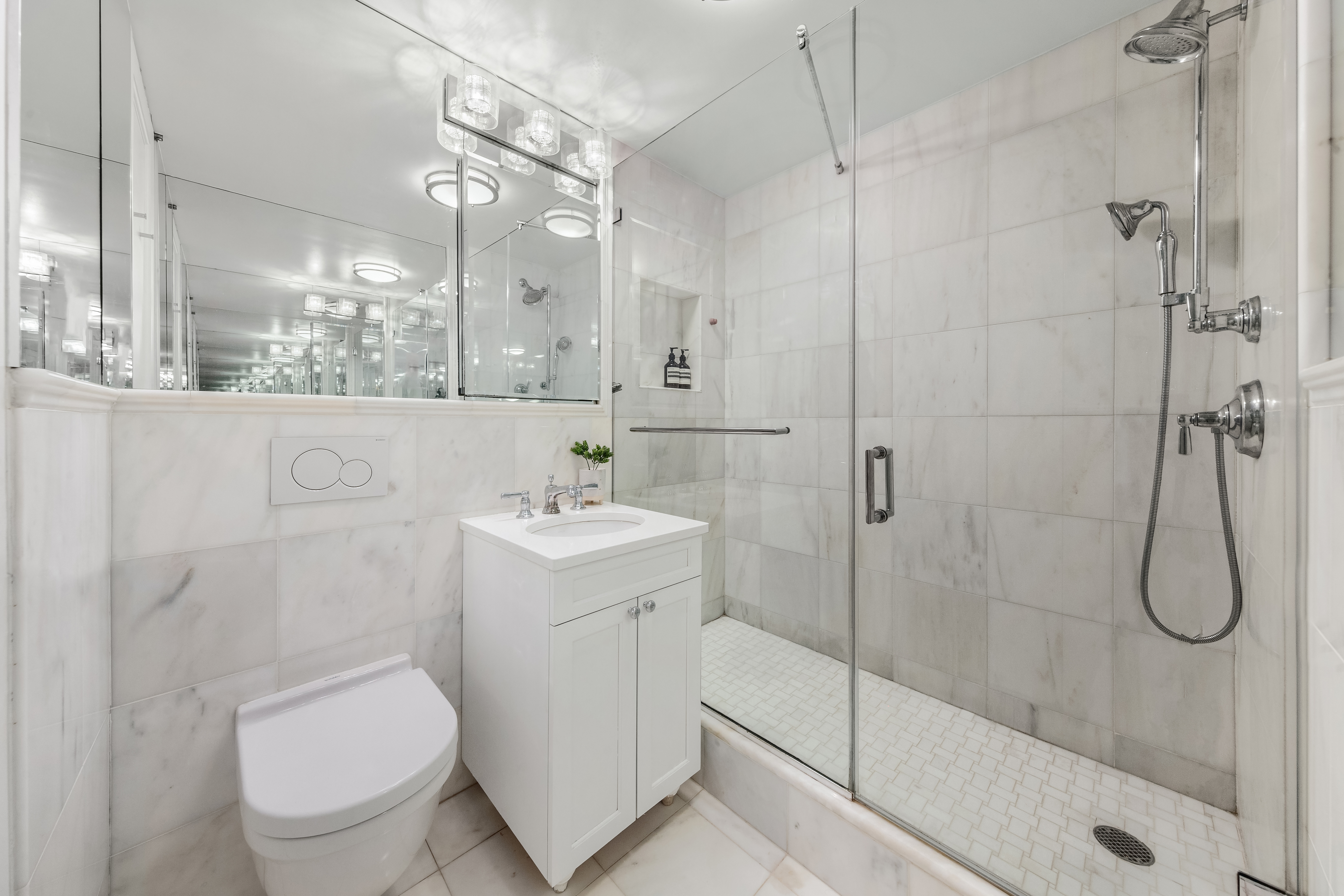 305 East 40th Street, Unit 5K Manhattan, NY 10016 - Photo 7 of 15 a bathroom with a sink toilet and shower