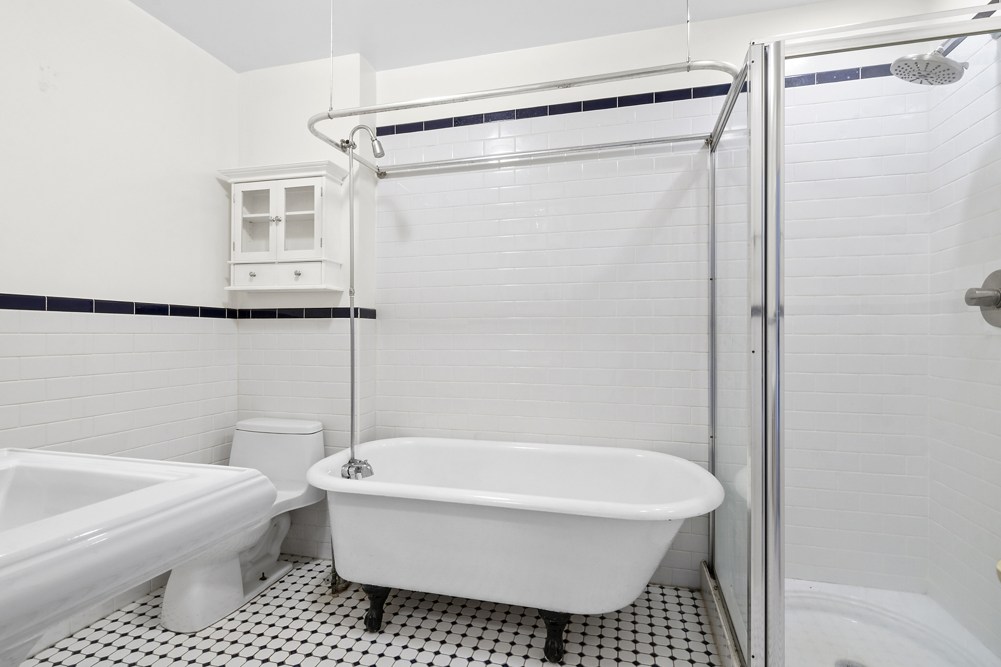 386 East 16th Street, Unit 2 Brooklyn, NY 11226 - Photo 8 of 9