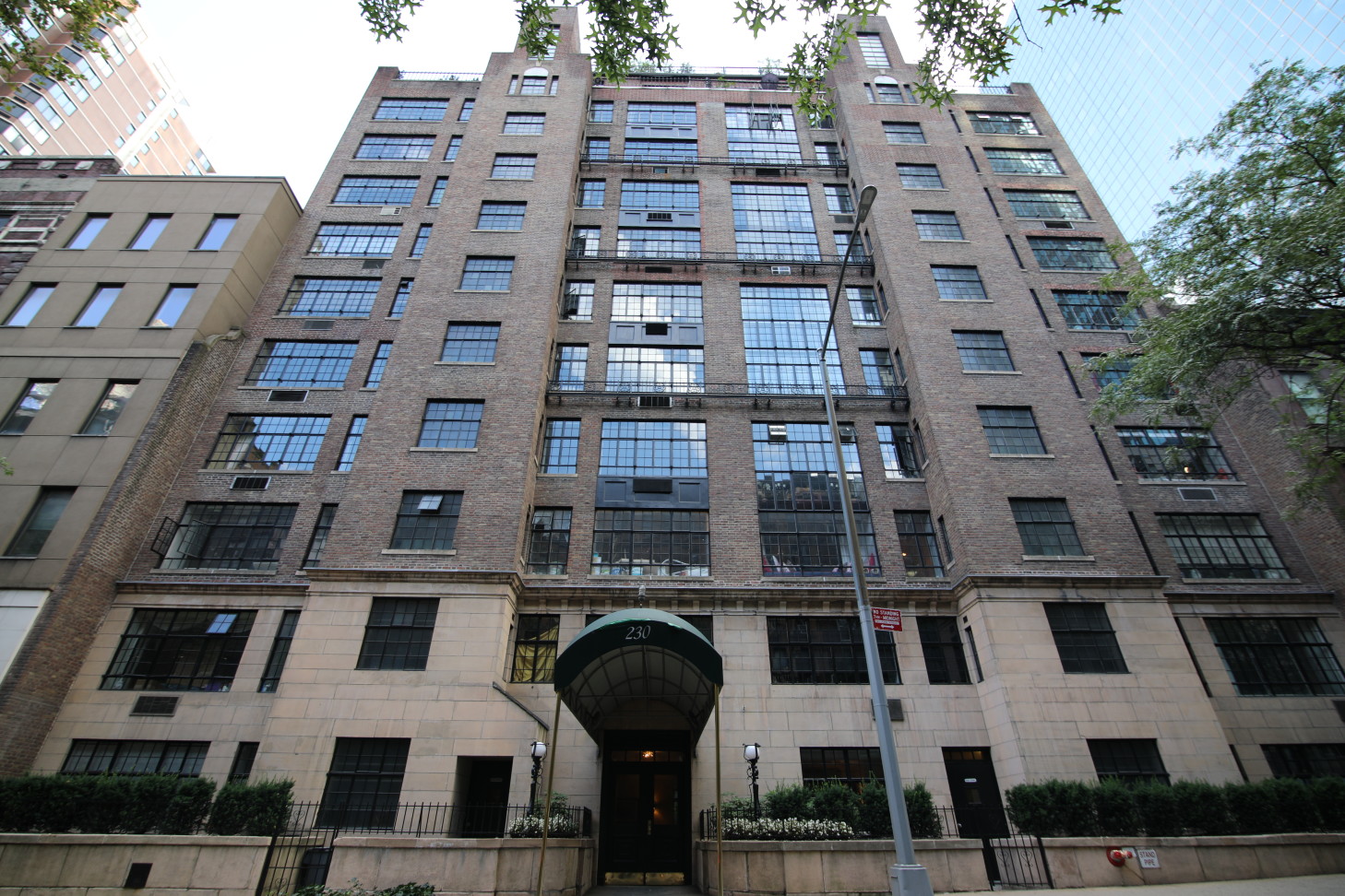 230 East 50th Street, Unit 3B Manhattan, NY 10022 - Photo 20 of 21 a front view of a building